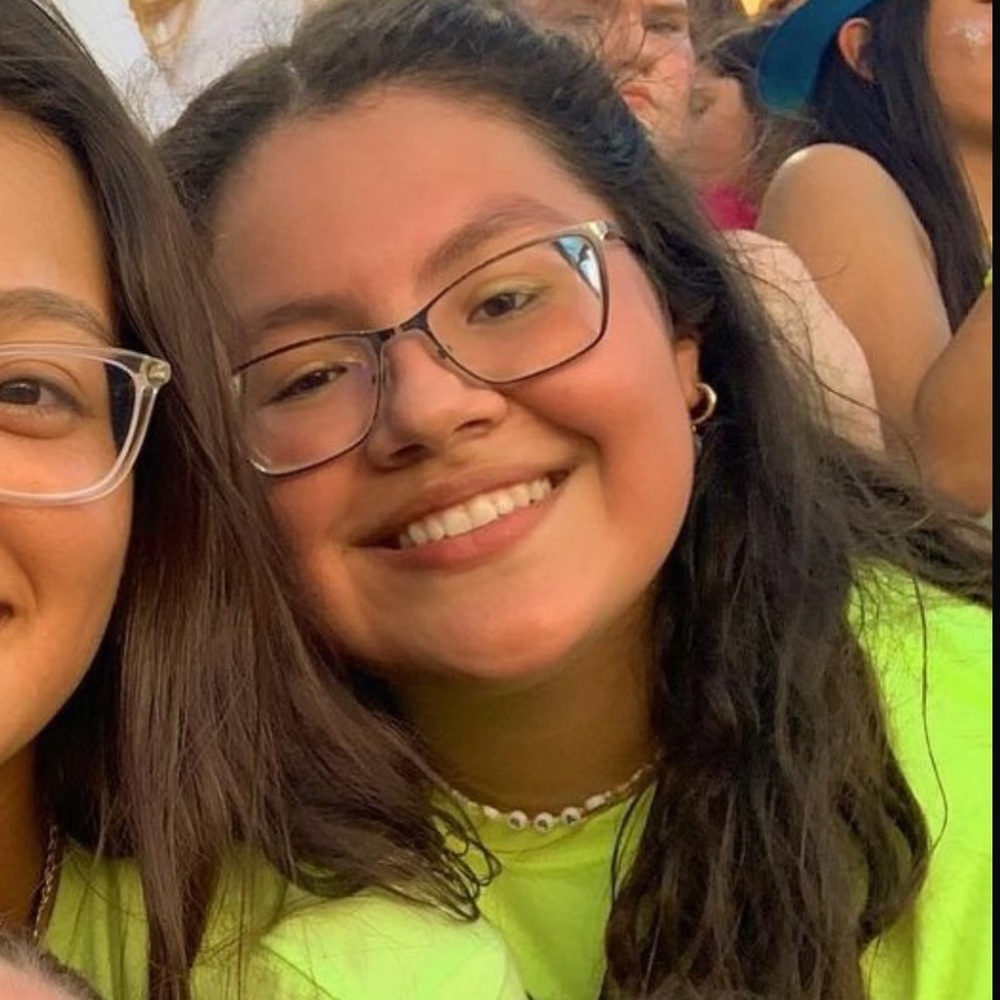 Meet your Posher, Valeria